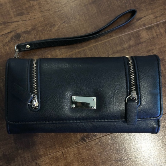 3 items for $10 Ardene Wallet - Picture 2 of 8